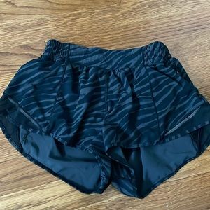 Lululemon Hotty Hot Low Rise Shorts Size 4 2.5” Retired Color